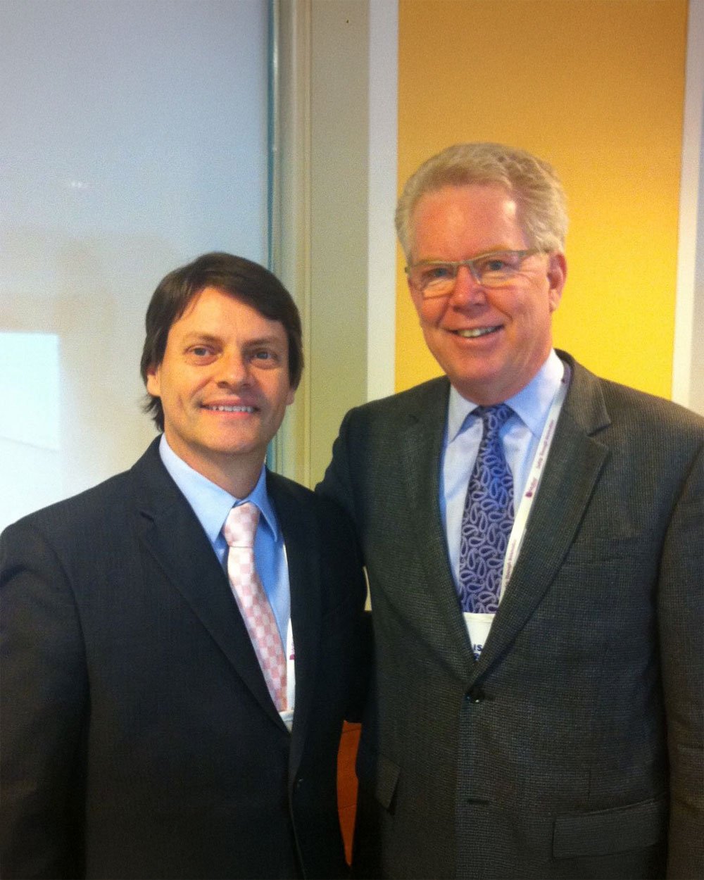 Com O Prof. Dr. James Groting (Usa), Autor Do Livro Americano: Reoperatyve Aesthetic &Amp; Reconstructive Surgery, Ao Qual Escrevemos Capítulo De Livro Em Dois Diferentes Tempos.